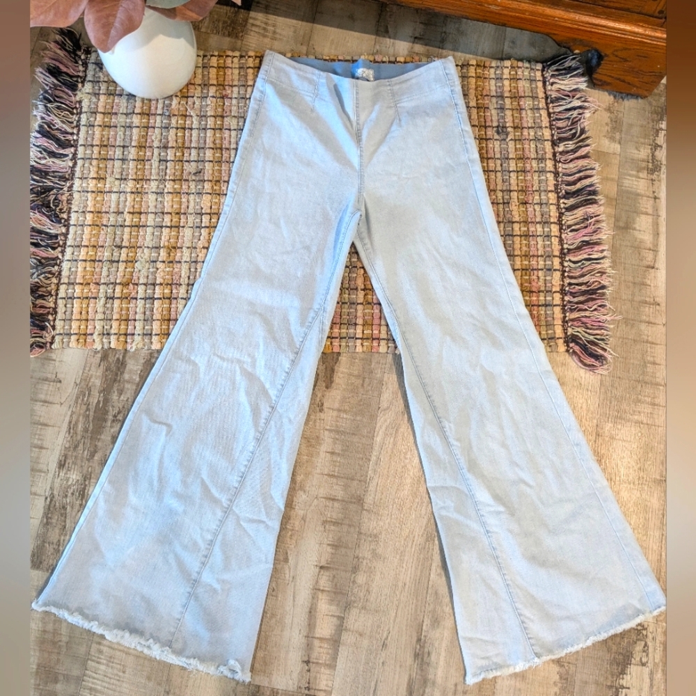 🏔️ Free People Flared Jeans